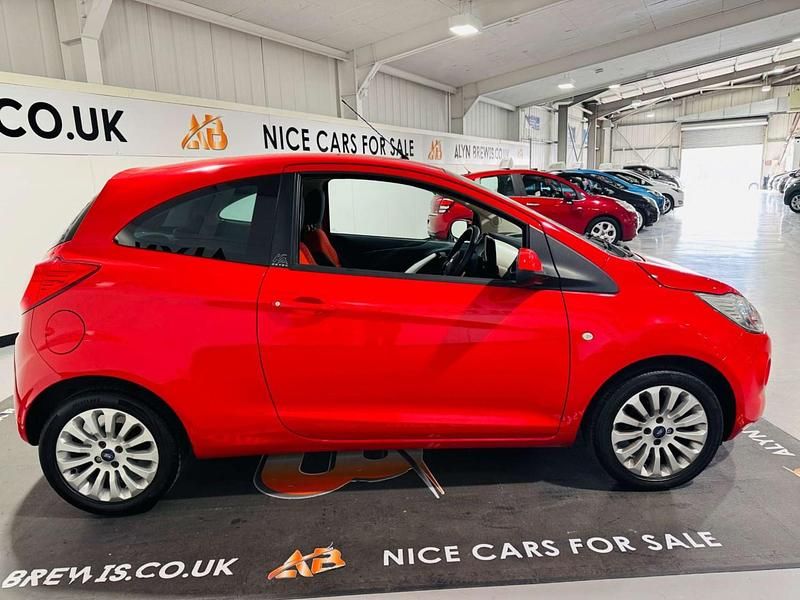 Używany Ford Ka Zetec 69 KM (50 kW) 2014 Czerwony Hatchback