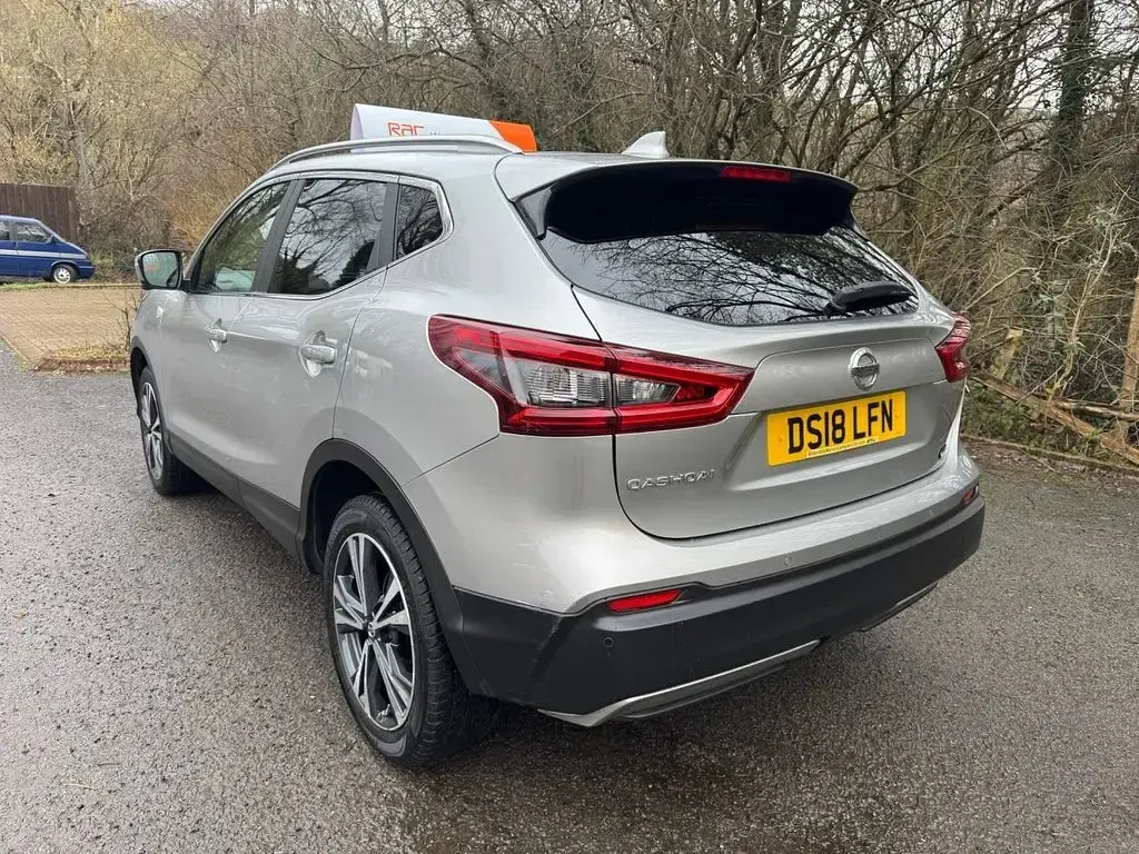 Used Nissan Qashqai N-Connecta 110 HP (80 kW) 2018 Silver SUV