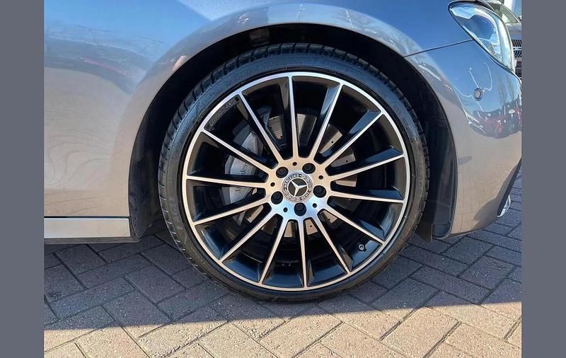 Usado Mercedes E200 AMG line 200 HP (147 kW) 2022 Cinzento Sedan
