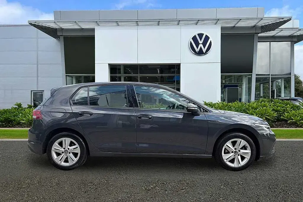 Used VW Golf VII Life 150 HP (110 kW) 2020 Hatchback