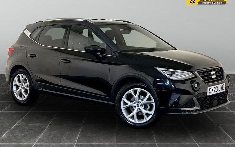 Black Used 2023 Seat Arona FR SUV | £11,995 (Good price) - Image 1/2