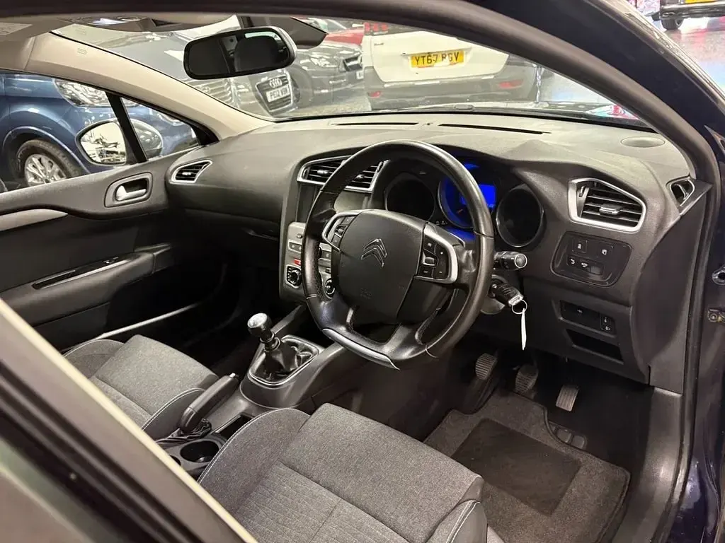 Used Citroën C4 Flair 120 HP (88 kW) 2016 Blue Hatchback