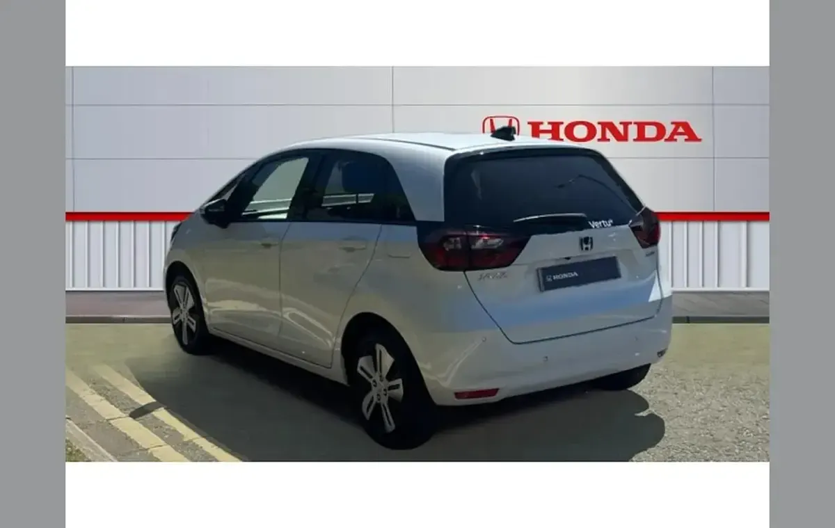 Used Honda Jazz Hybrid 109 HP (80 kW) 2021 White Hatchback
