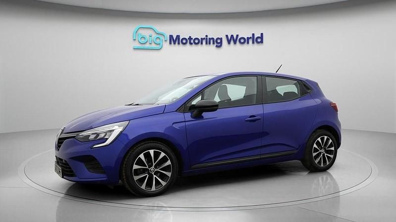 Used Renault Clio V Evolution 90 HP (66 kW) 2023 Blue Hatchback