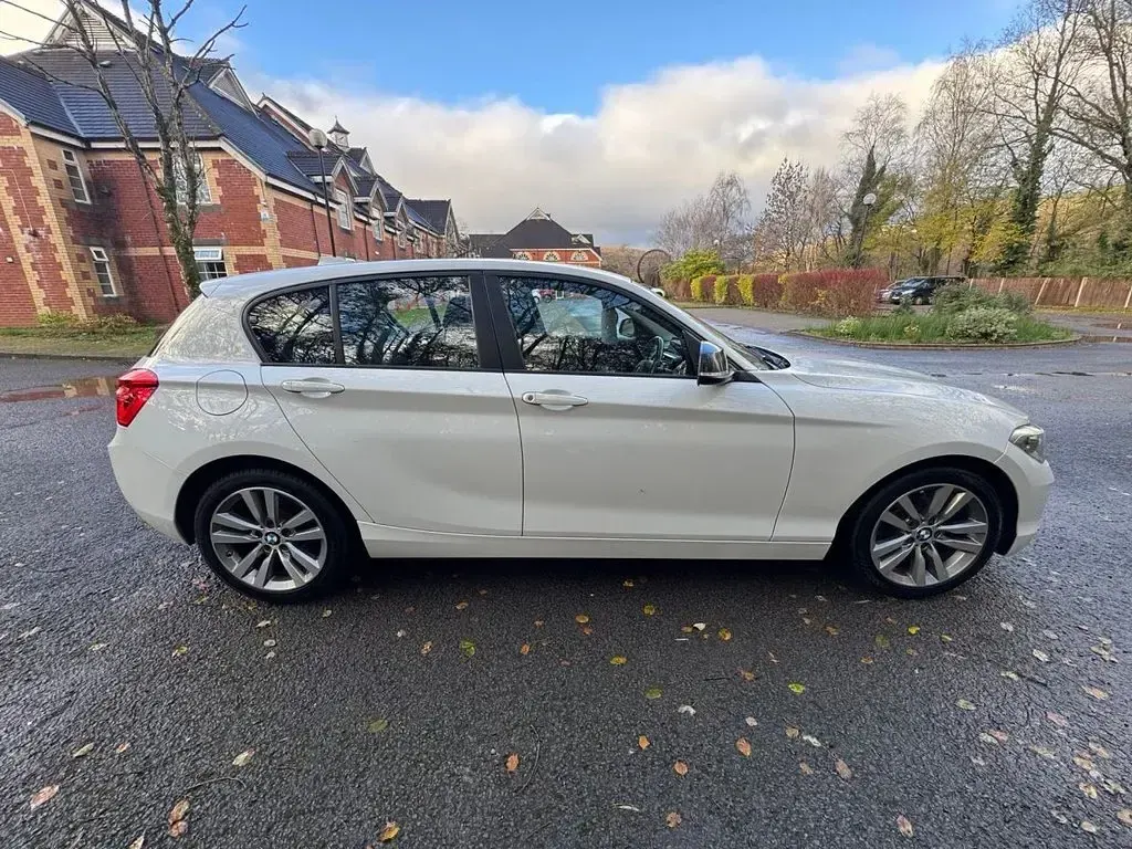 Used BMW 118 Sport Line 136 HP (100 kW) 2018 White Hatchback