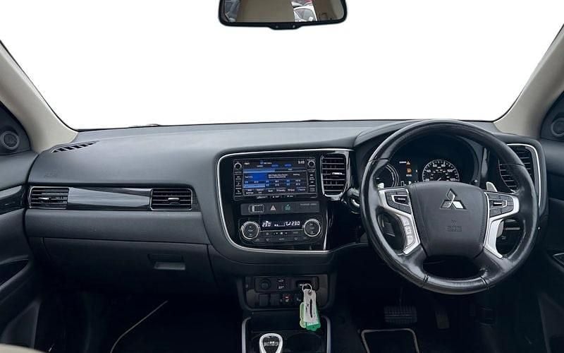 Begagnad Mitsubishi Outlander P-HEV 203 HK (149 kW) 2016 Grå Kombi