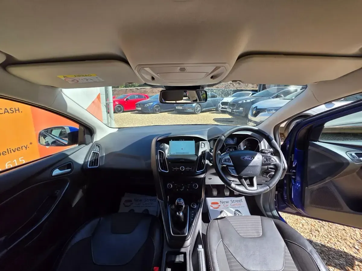 Gebraucht Ford Focus Titanium X 125 PS (91 kW) 2017 Blau Kleinwagen
