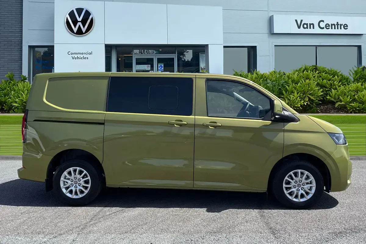 New VW T7 Pro 150 HP (110 kW) 2026 Green Van