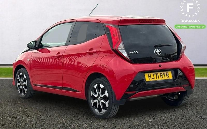 Used Toyota Aygo Trend 72 HP (52 kW) 2021 Red Hatchback