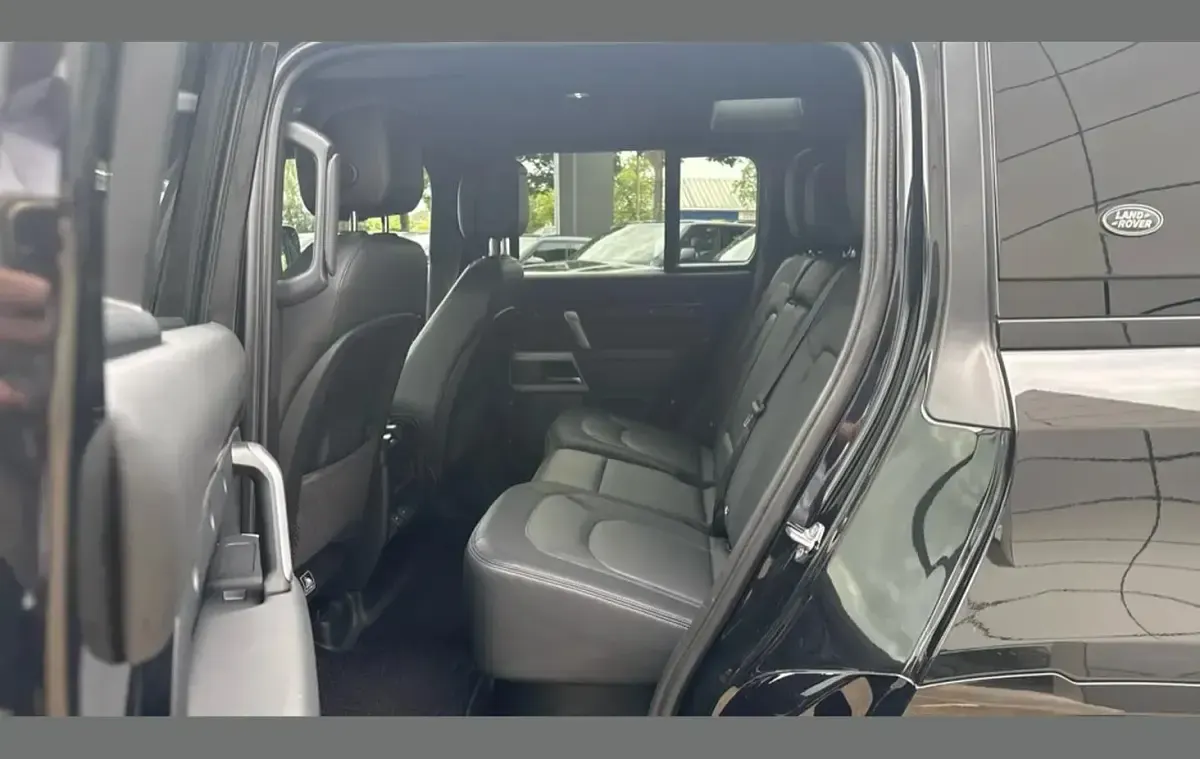 Used Land Rover Defender HSE Dynamic 300 HP (220 kW) 2023 Black SUV