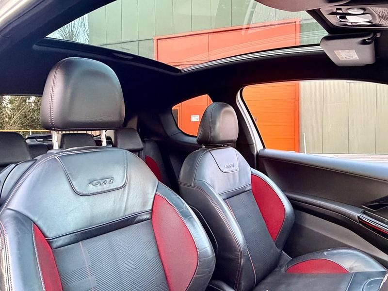 Used Peugeot 208 Prestige 208 HP (152 kW) 2016 White Hatchback