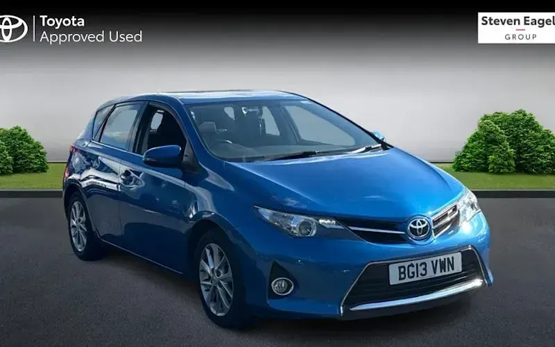Used Toyota Auris 99 HP (72 kW) 2014 Hatchback
