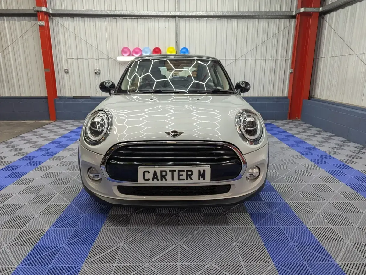 Usado Mini Cooper Classic 2019 Plateado Utilitario