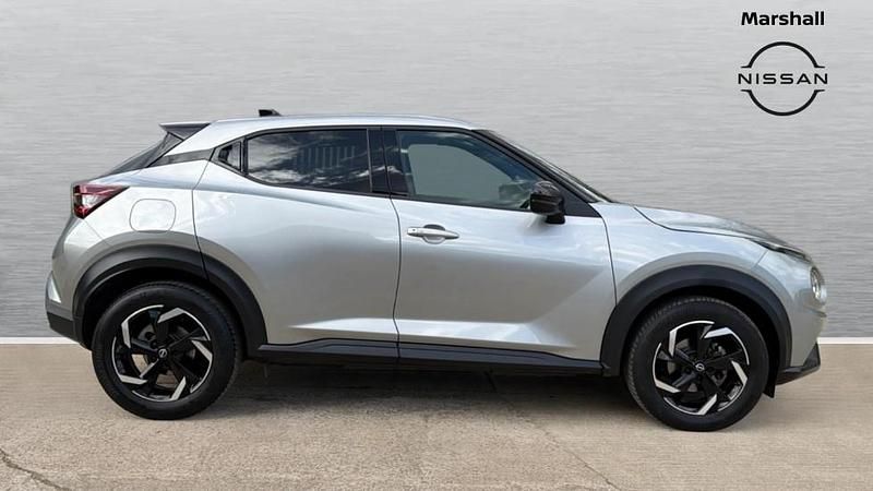 Used Nissan Juke N-Connecta 114 HP (83 kW) 2023 Silver SUV