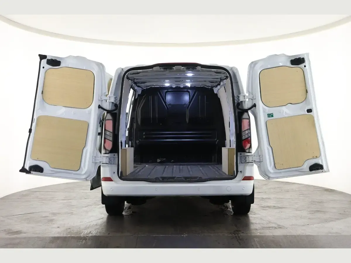 Used Ford Transit Custom Limited 136 HP (100 kW) 2025 White Van