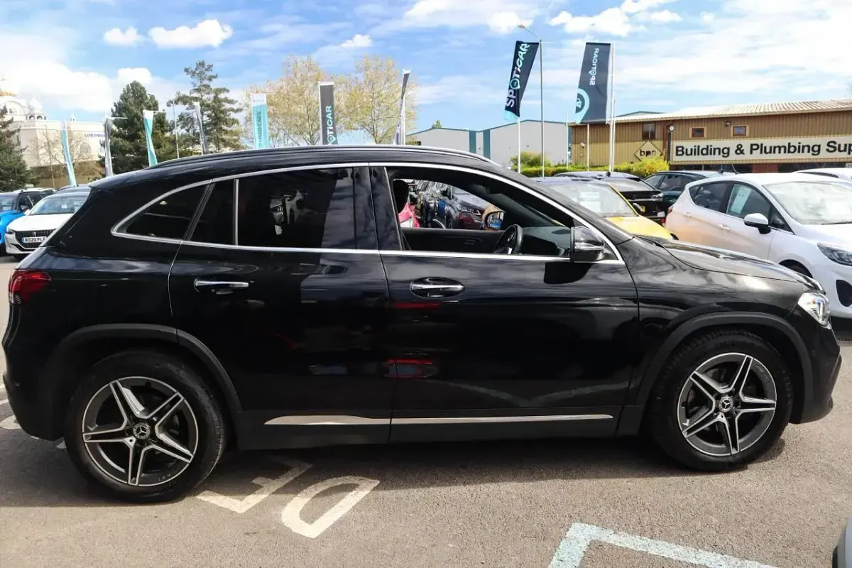 Usado Mercedes GLA200 AMG Line Premium 148 HP (108 kW) 2020 Preto SUV