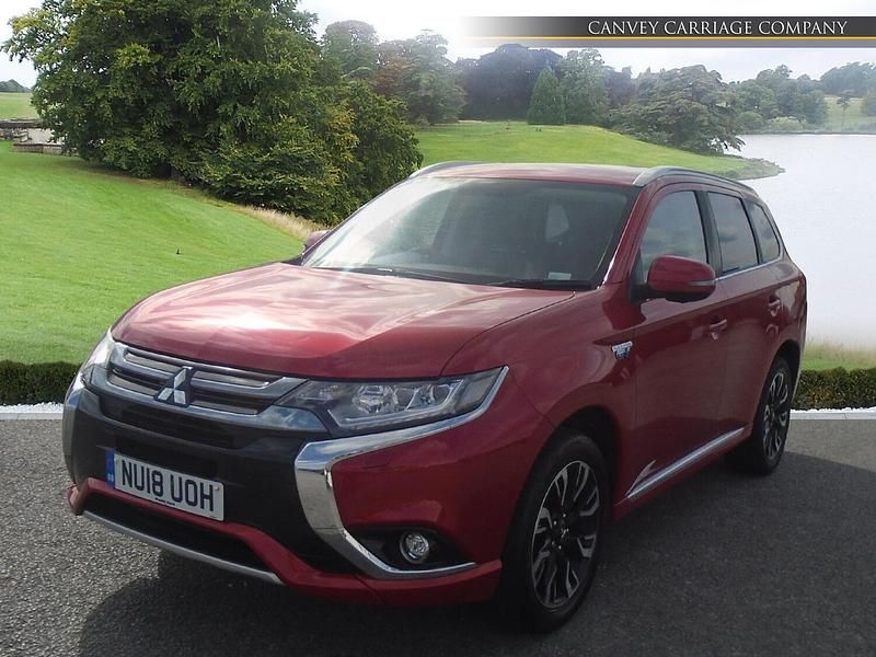 Begagnad Mitsubishi Outlander P-HEV 2018 Röd Kombi