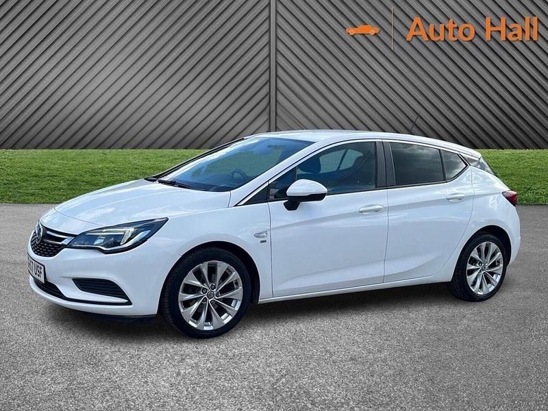 Used Vauxhall Astra 2017 White Hatchback