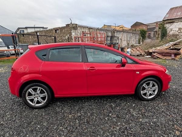 Used Seat Leon Ecomotive 105 HP (77 kW) 2010 Red Hatchback