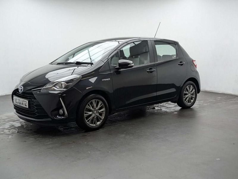 Used Toyota Yaris Hybrid 100 HP (73 kW) 2020 Black Hatchback
