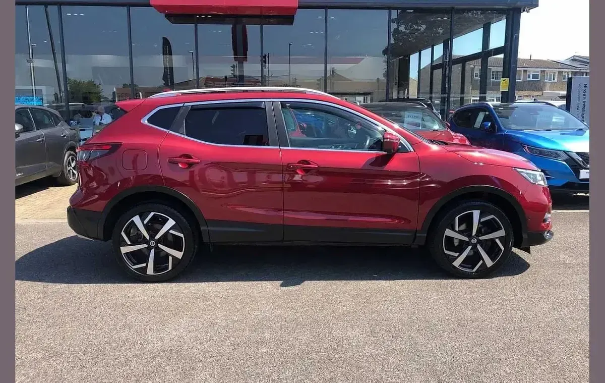 Used Nissan Qashqai Tekna 138 HP (101 kW) 2019 Red SUV
