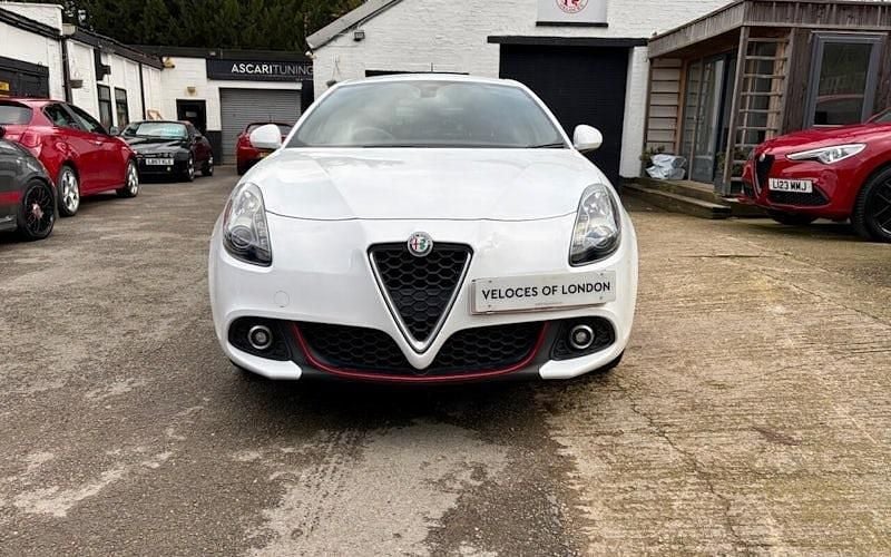 Used Alfa Romeo Giulietta 120 HP (88 kW) 2019 White Hatchback