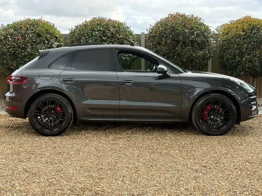 Used Porsche Macan Turbo 400 HP (294 kW) 2016 Grey SUV