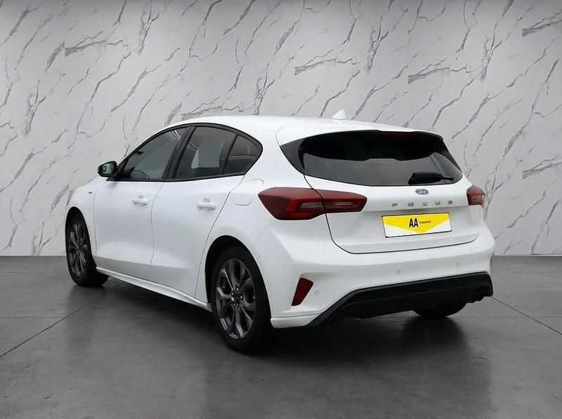 Used Ford Focus ST-Line 125 HP (91 kW) 2023 White Hatchback