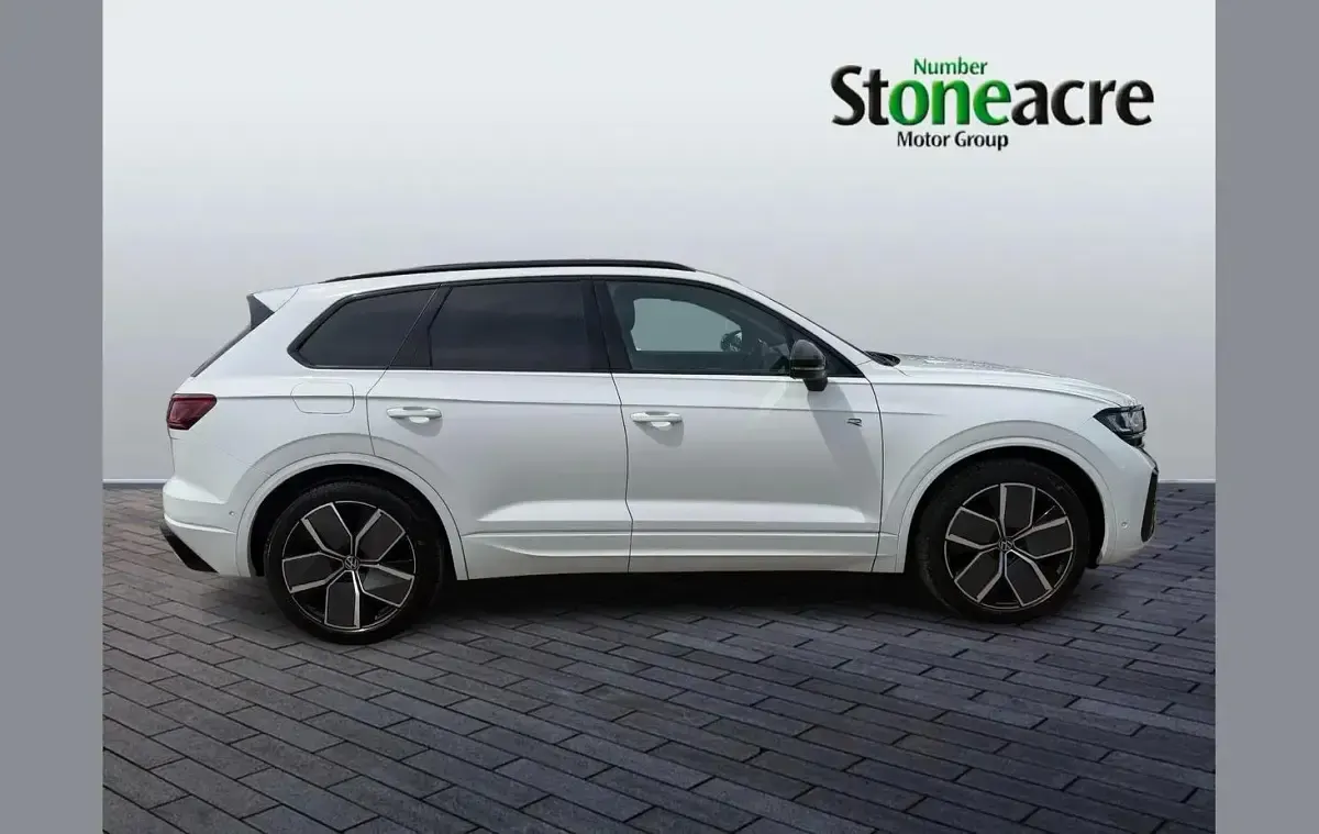Used VW Touareg Black Edition 286 HP (210 kW) 2024 White SUV