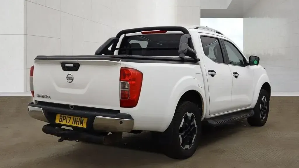 Used Nissan Navara Tekna 190 HP (139 kW) 2017 White Pickup