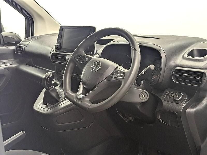 Used Vauxhall Combo Sportive 101 HP (74 kW) 2020 White MPV