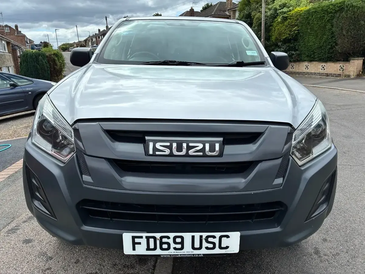 Used Isuzu D-Max 164 HP (120 kW) 2019 Silver Pickup