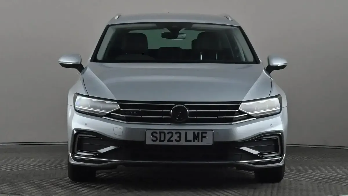 Używany VW Passat GTE 218 KM (160 kW) 2023 Srebrny Kombi