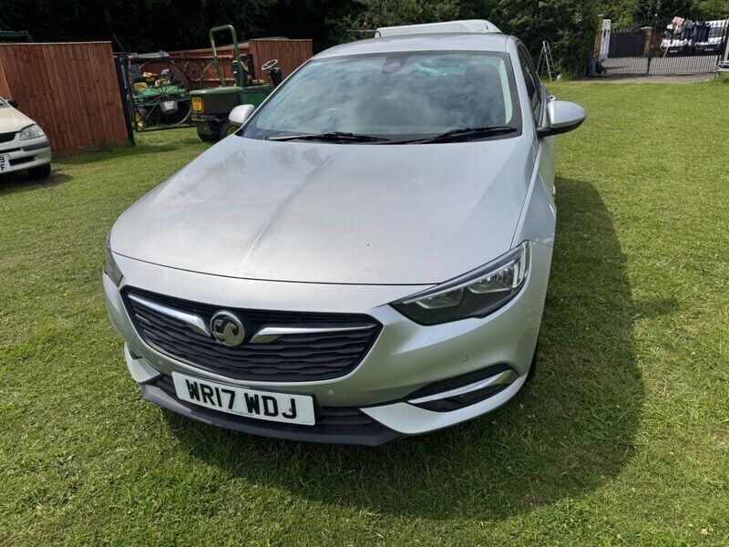 Silver Used 2017 Vauxhall Insignia SRi Hatchback | £4,250 (Good price) - Image 1/4