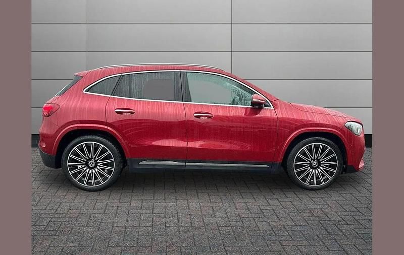Used Mercedes GLA220 AMG Line Premium Plus 190 HP (139 kW) 2024 Red SUV