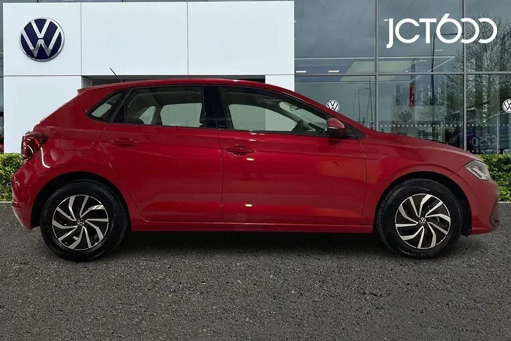 Used VW Polo Life 95 HP (69 kW) 2023 Red Hatchback