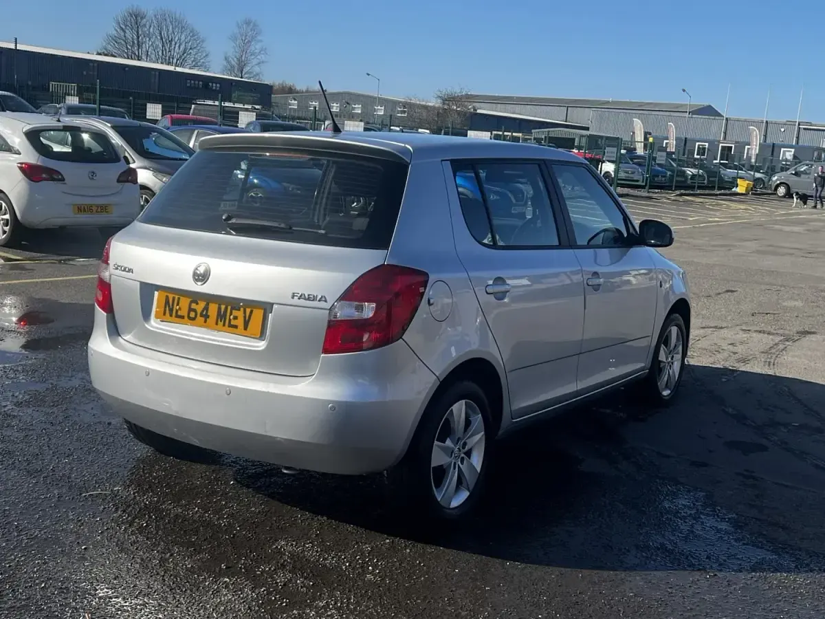 Begagnad Skoda Fabia SE 2014 Silver Halvkombi