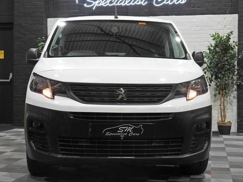 Used Peugeot Partner 131 HP (96 kW) 2021 White MPV