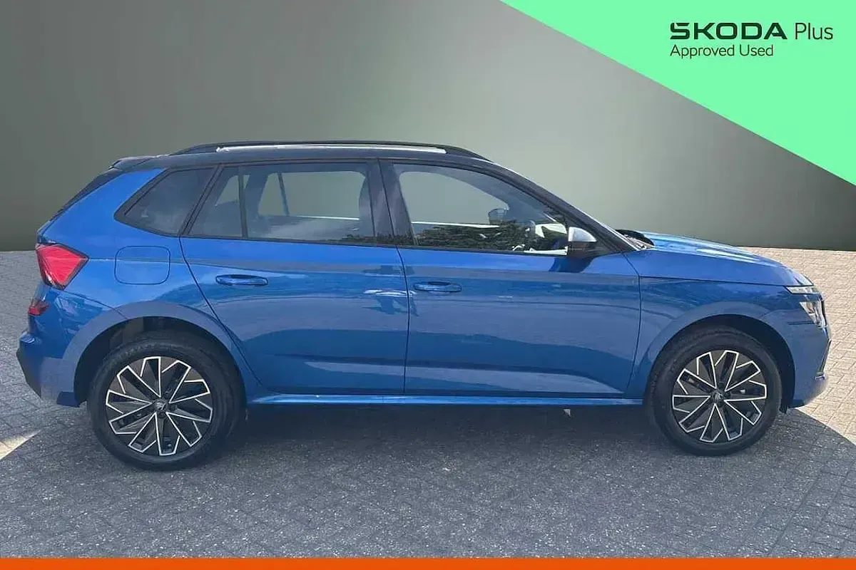 New Skoda Kamiq Design Edition 85 HP (62 kW) 2026 Race blue metallic black magic pearl effect SUV
