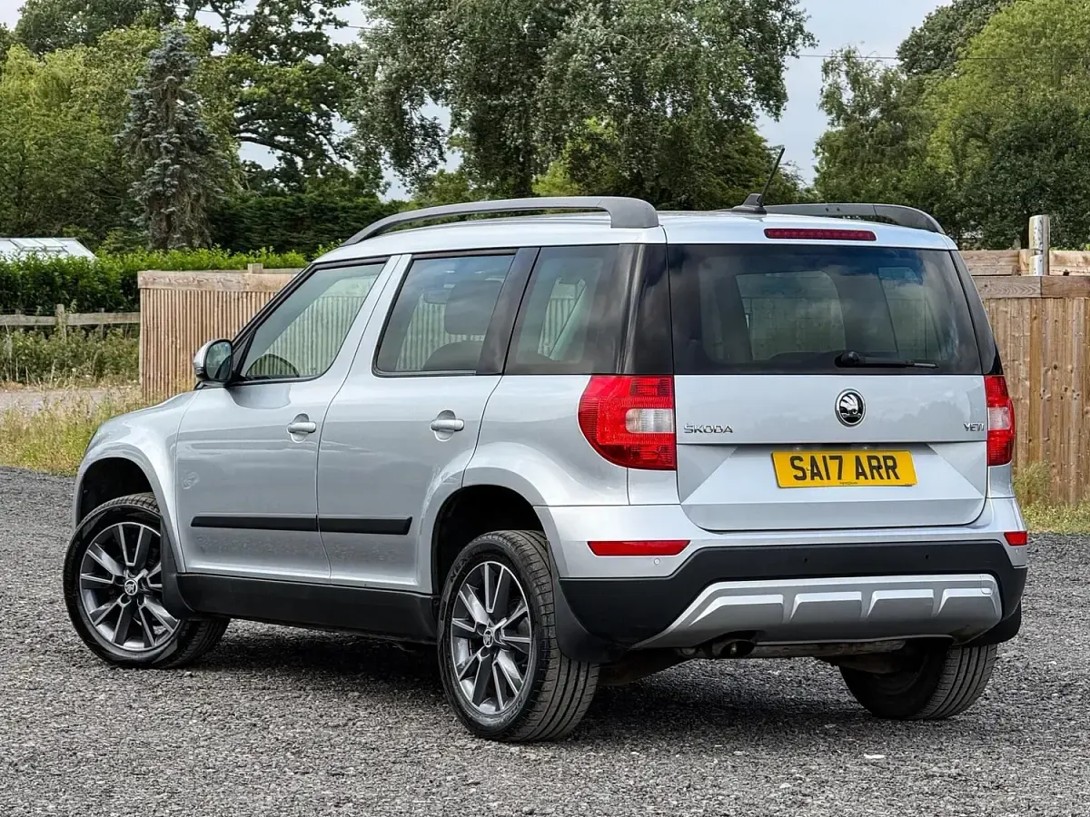 Used Skoda Yeti SE Drive 110 HP (80 kW) 2017 Silver SUV