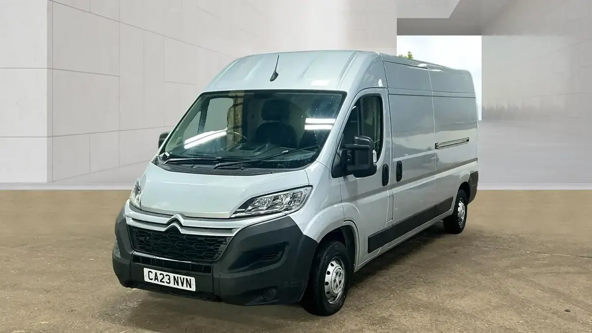 Usado Citroën Relay 140 HP (102 kW) 2023 Prateado Van