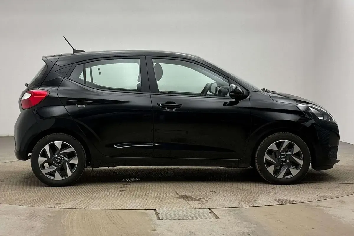 Used Hyundai i10 Advanced 63 HP (46 kW) 2025 Black Hatchback