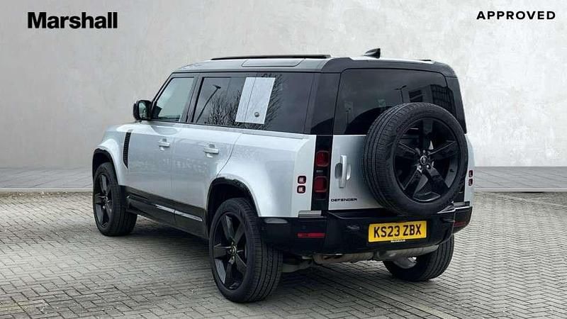 Used Land Rover Defender HSE Dynamic 300 HP (220 kW) 2023 Silver SUV
