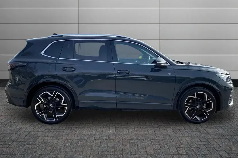 Used VW Tiguan R-line 150 HP (110 kW) 2025 Urano grey SUV