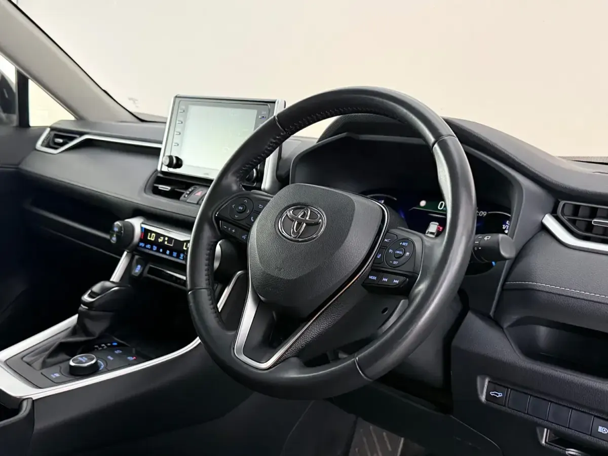 Used Toyota RAV4 Design 218 HP (160 kW) 2020 Green SUV
