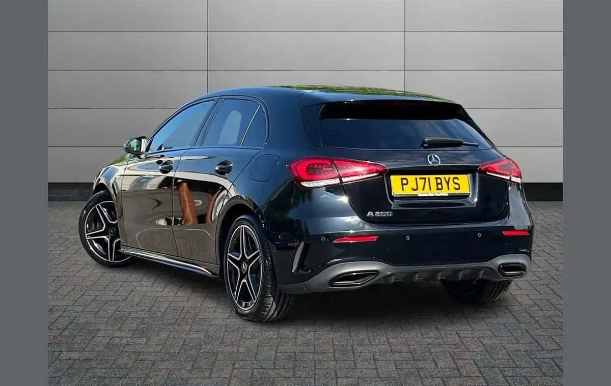 Begagnad Mercedes A200 Executive 161 HK (118 kW) 2021 Svart Halvkombi