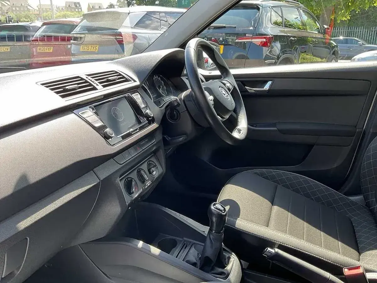Used Skoda Fabia Colour Edition 70 HP (51 kW) 2021 White Hatchback