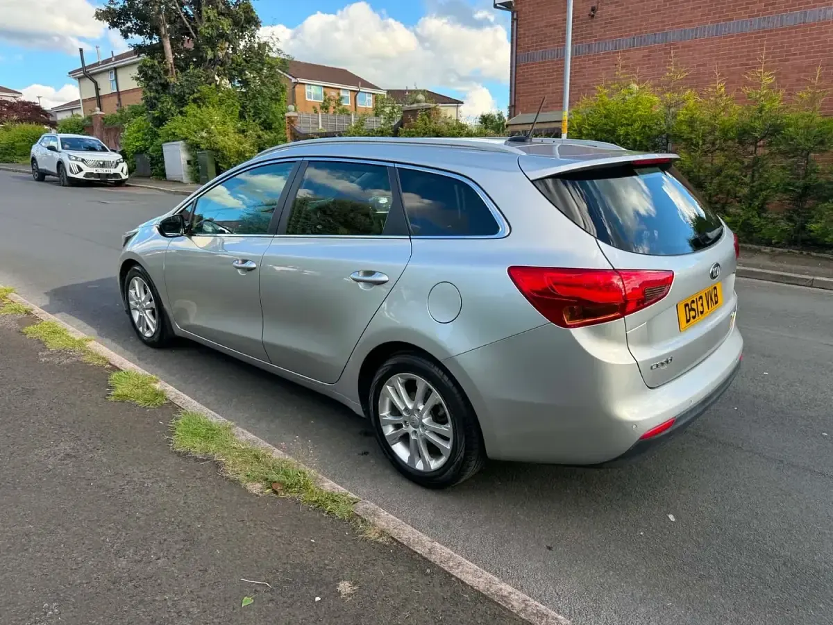 Used Kia Ceed 128 HP (94 kW) 2013 Silver Hatchback