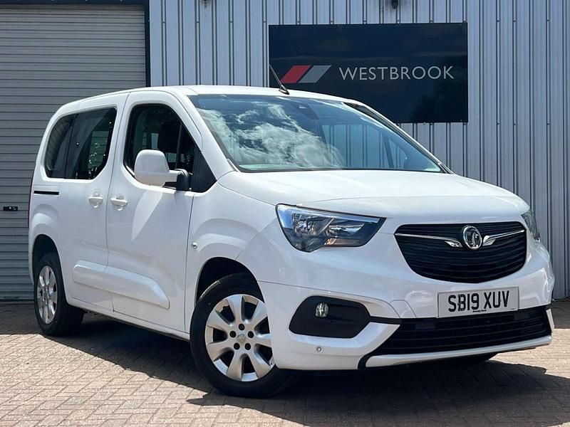 White Used 2019 Vauxhall Combo S MPV | £8,190 - Image 1/3