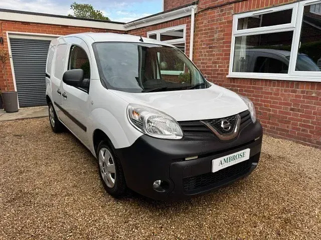Used Nissan NV250 Acenta 115 HP (84 kW) 2020 White Van
